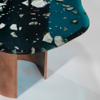 <a href="https://www.galeriegosserez.com/artistes/t-sakhi.html"> T SAKHI </a> - Reconciled Fragments - Side table "Blue"